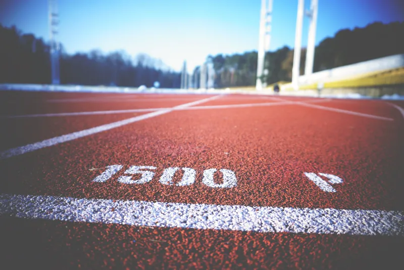 Pista de atletismo marcada na distância de 1.500 metros