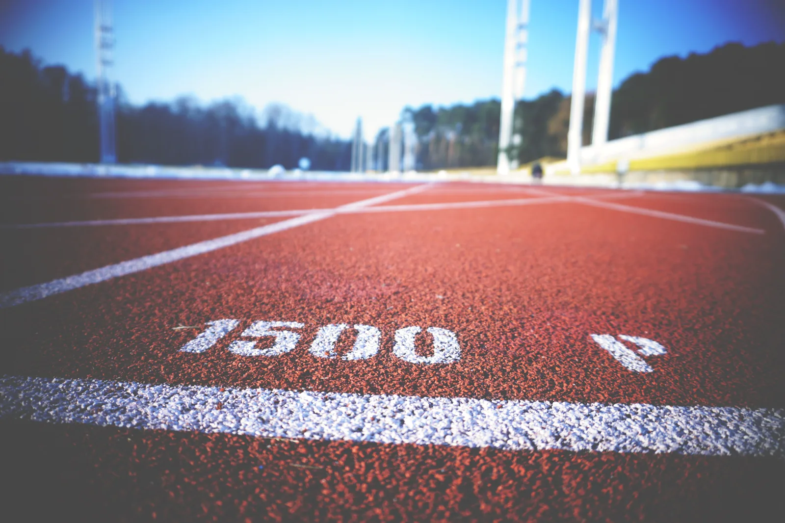 Pista de atletismo marcada na distância de 1.500 metros